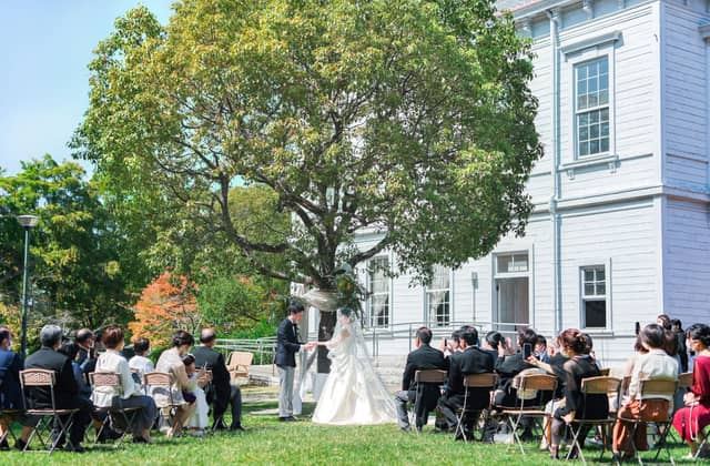 【公式】ティアラ ザ クラシッククラブ|登録有形文化財で叶う少人数ウェディングと家族挙式