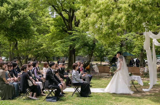 【公式】ティアラ ザ クラシッククラブ|登録有形文化財で叶う少人数ウェディングと家族挙式