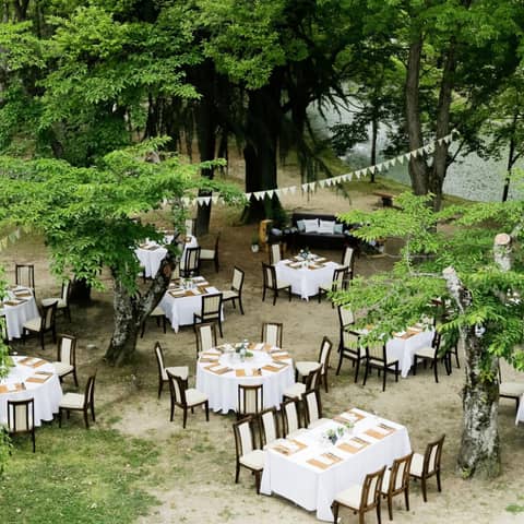 【公式】ティアラ ザ クラシッククラブ|登録有形文化財で叶う少人数ウェディングと家族挙式