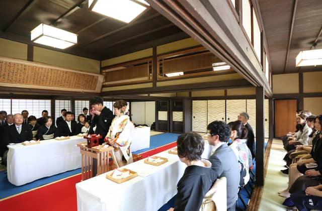 【公式】ティアラ ザ クラシッククラブ|登録有形文化財で叶う少人数ウェディングと家族挙式