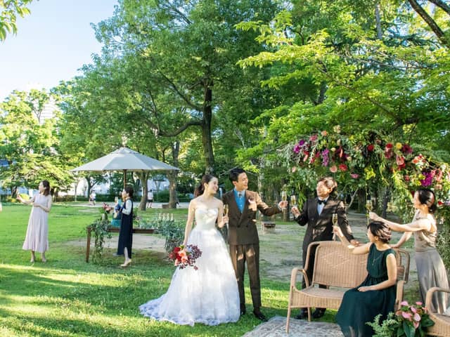 【公式】ティアラ ザ クラシッククラブ|登録有形文化財で叶う少人数ウェディングと家族挙式