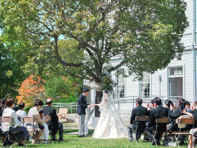 【公式】ティアラ ザ クラシッククラブ｜登録有形文化財で叶う少人数ウェディングと家族挙式