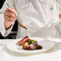 【公式】ティアラ ザ クラシッククラブ|登録有形文化財で叶う少人数ウェディングと家族挙式