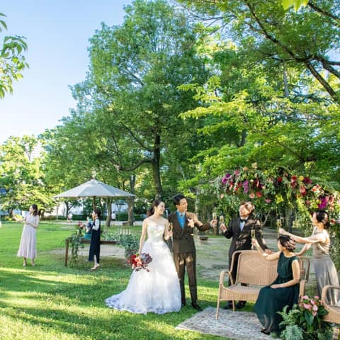 【公式】ティアラ ザ クラシッククラブ｜登録有形文化財で叶う少人数ウェディングと家族挙式