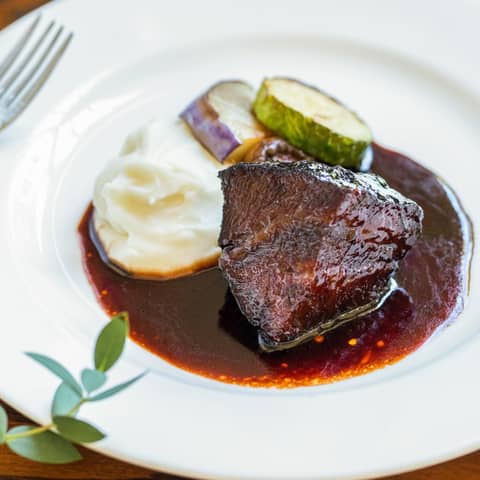 【公式】ティアラ ザ クラシッククラブ｜登録有形文化財で叶う少人数ウェディングと家族挙式