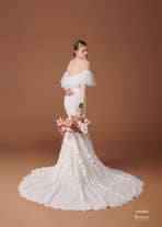 25万円相当2点目ドレスレンタルプレゼント＋白馬の馬車演出や一軒家貸切料など豪華成約特典