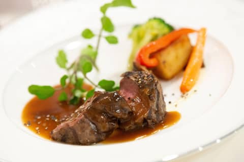 【自己負担0円プラン！】ご祝儀内で結婚式が挙げられるのはこの会場だけ！